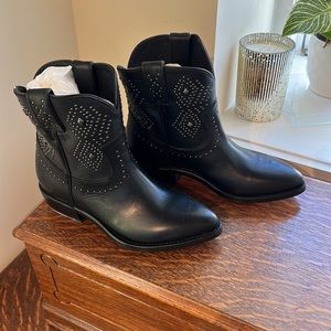 NWT Frye Billy Stud Short Black Boots size 7.5 M
